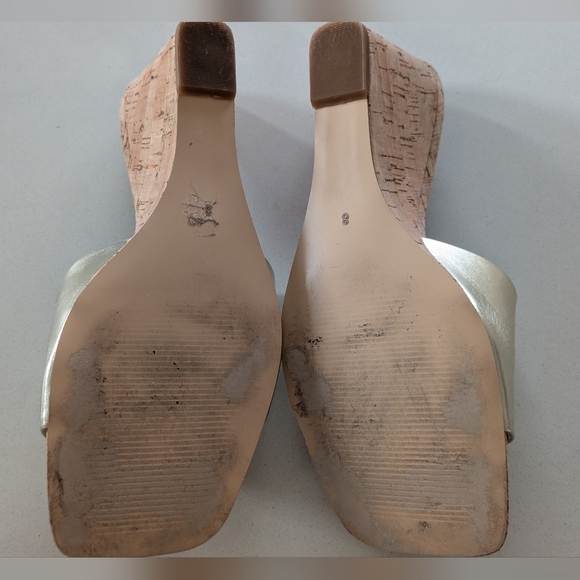 Gold wedge cork slides by EasyFox. Size 8 - Picture 3 of 4
